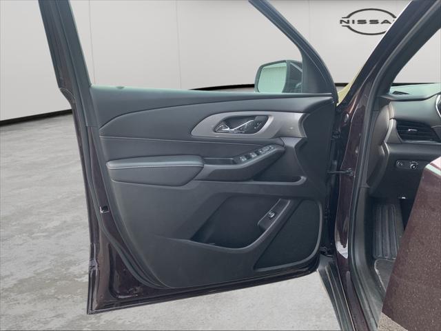used 2023 Chevrolet Traverse car, priced at $29,096