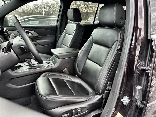 used 2023 Chevrolet Traverse car, priced at $29,498