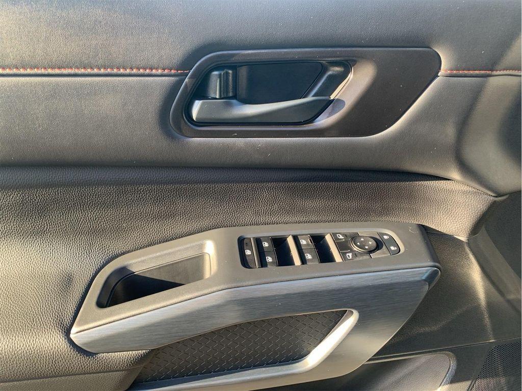 new 2025 Nissan Pathfinder car, priced at $39,620