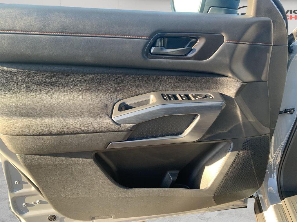 new 2025 Nissan Pathfinder car, priced at $39,620