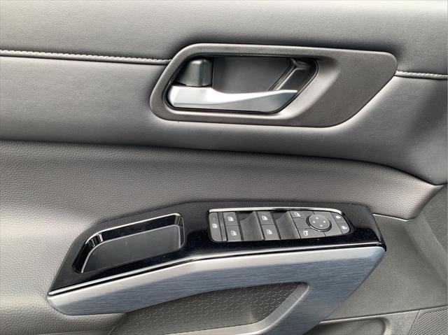 new 2025 Nissan Pathfinder car, priced at $42,988
