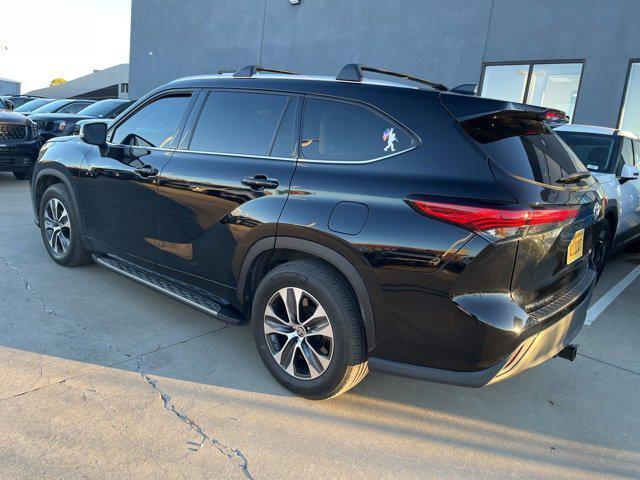 used 2022 Toyota Highlander car, priced at $32,997