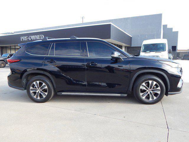 used 2022 Toyota Highlander car, priced at $32,856