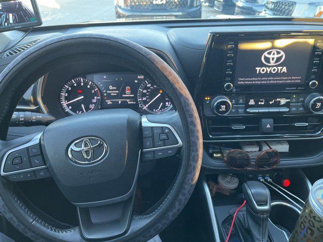 used 2022 Toyota Highlander car, priced at $32,997