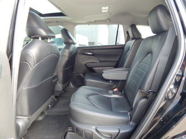 used 2022 Toyota Highlander car, priced at $32,856