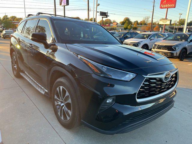 used 2022 Toyota Highlander car, priced at $32,997