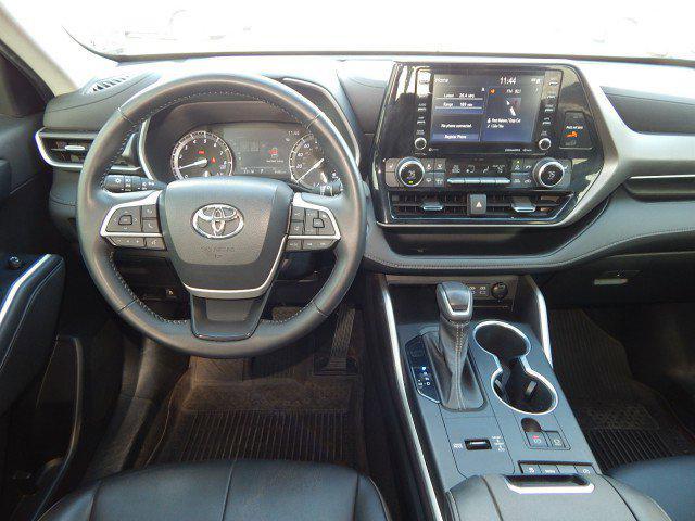 used 2022 Toyota Highlander car, priced at $32,856