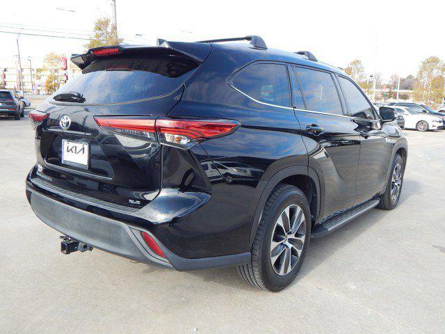 used 2022 Toyota Highlander car, priced at $32,856