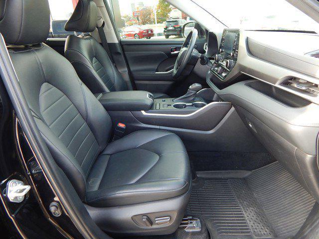 used 2022 Toyota Highlander car, priced at $32,856