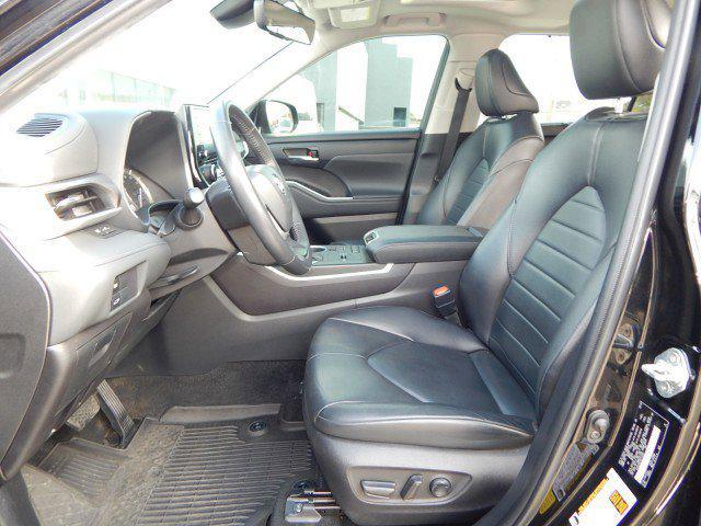 used 2022 Toyota Highlander car, priced at $32,856