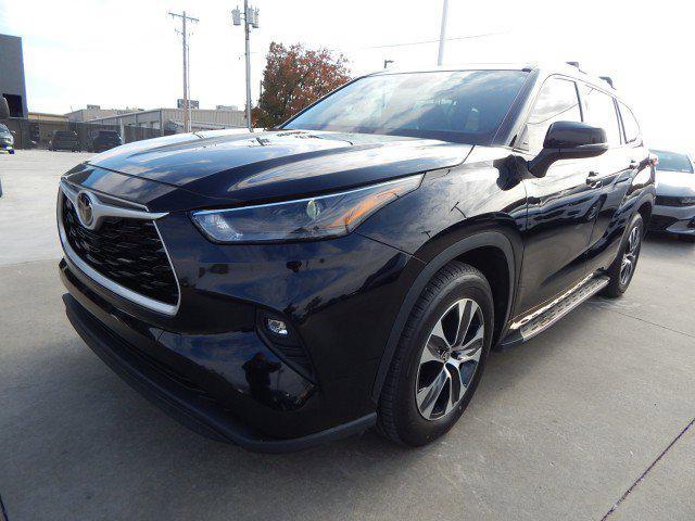 used 2022 Toyota Highlander car, priced at $32,856