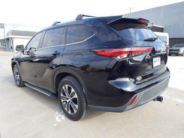 used 2022 Toyota Highlander car, priced at $32,856