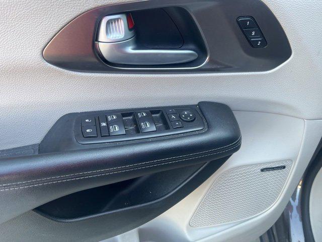 used 2018 Chrysler Pacifica car, priced at $15,892