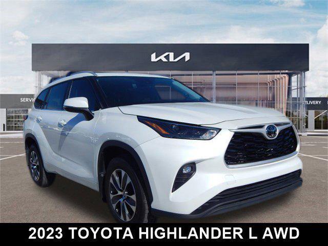 used 2023 Toyota Highlander car, priced at $38,491