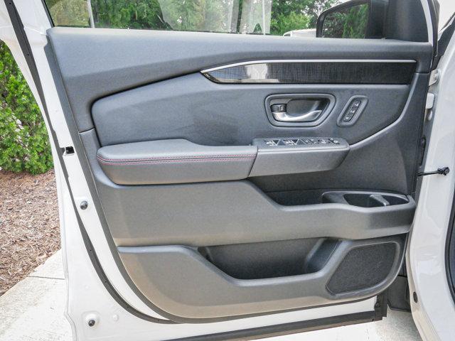 used 2025 Honda Pilot car, priced at $52,374