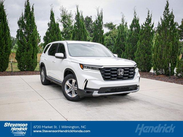 new 2025 Honda Pilot car, priced at $45,450