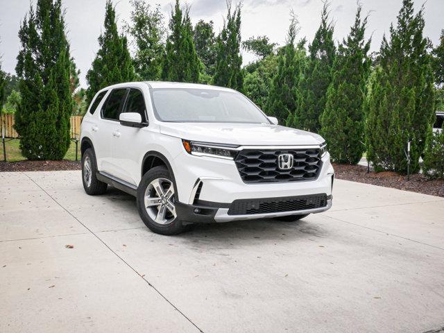 new 2025 Honda Pilot car, priced at $45,450