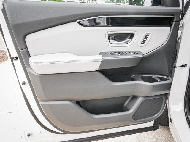 new 2025 Honda Pilot car, priced at $45,450