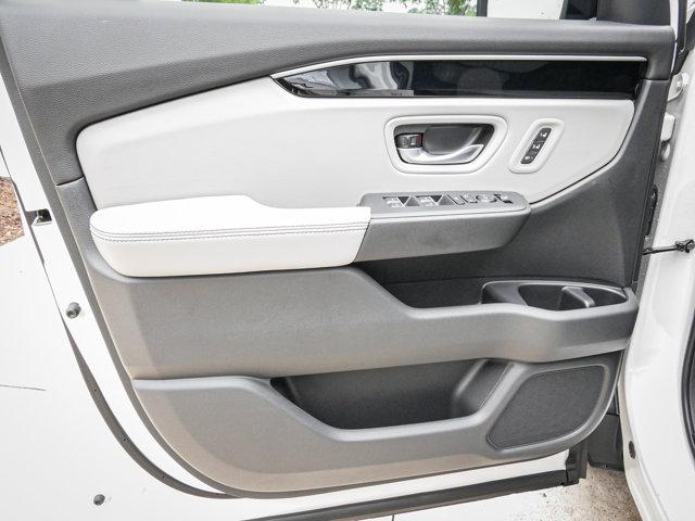 new 2025 Honda Pilot car, priced at $47,550