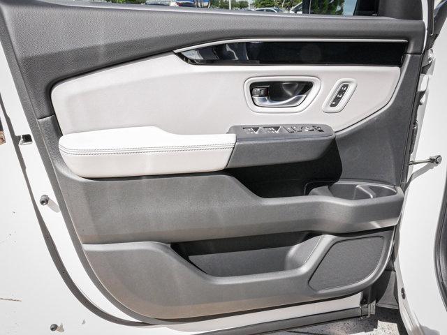 new 2025 Honda Pilot car, priced at $51,350