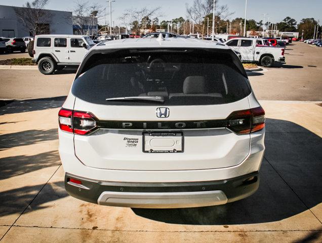 new 2025 Honda Pilot car, priced at $45,350