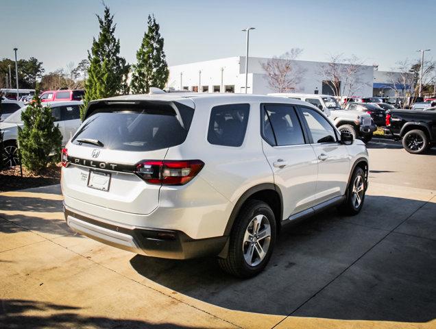 new 2025 Honda Pilot car, priced at $45,350