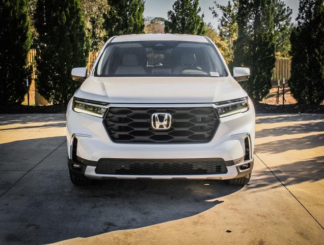 new 2025 Honda Pilot car, priced at $45,350