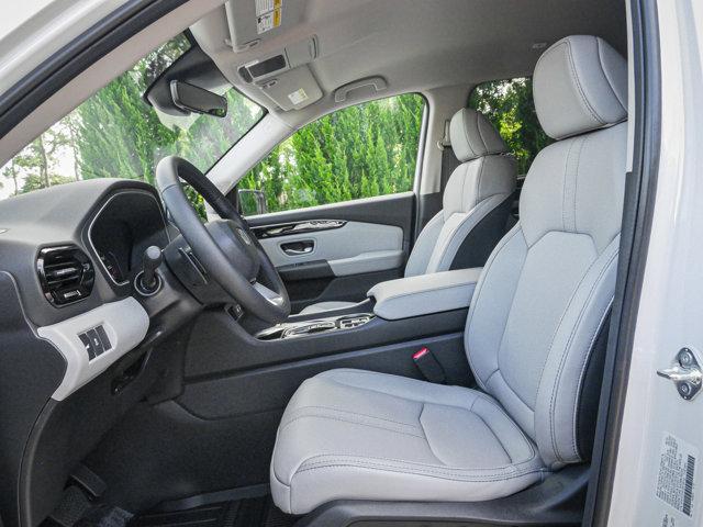 new 2025 Honda Pilot car, priced at $47,550