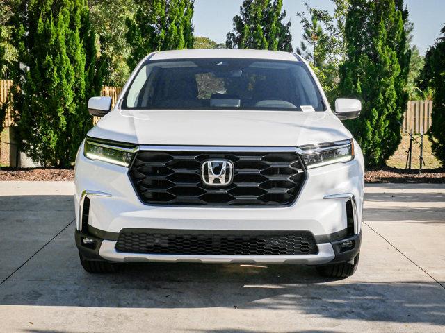 new 2025 Honda Pilot car, priced at $48,930