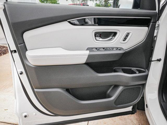 new 2025 Honda Pilot car, priced at $49,450