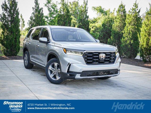 new 2025 Honda Pilot car, priced at $45,680