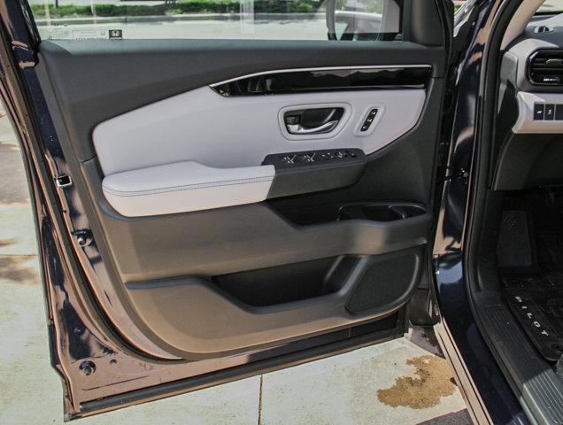 new 2025 Honda Pilot car, priced at $47,700