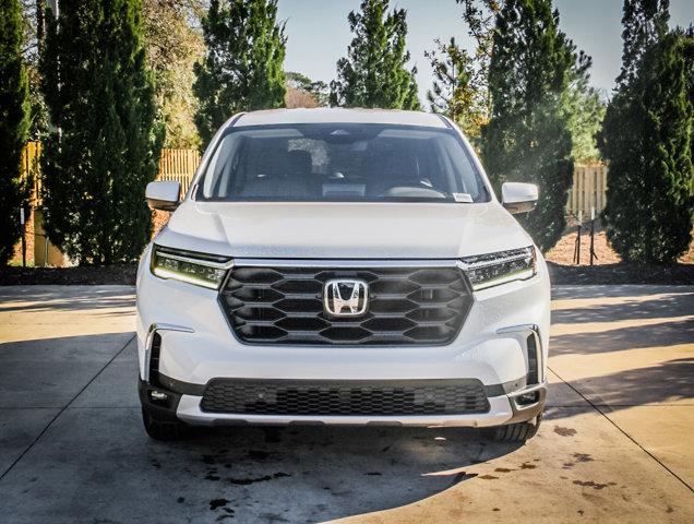 new 2025 Honda Pilot car, priced at $47,450