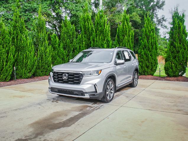 used 2025 Honda Pilot car, priced at $48,299