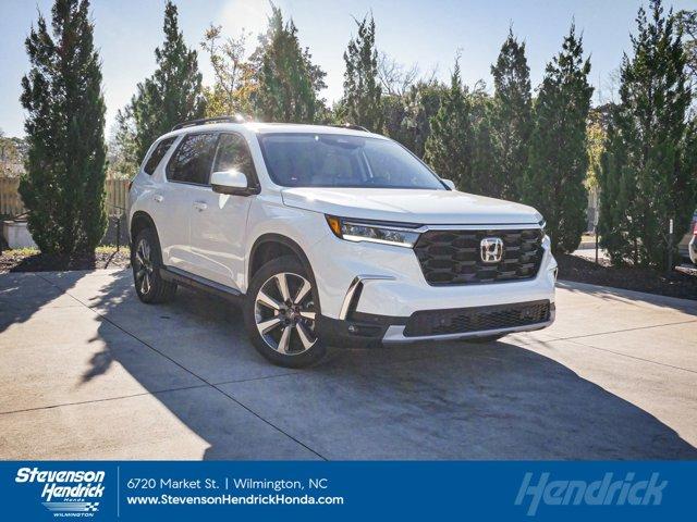 new 2025 Honda Pilot car, priced at $54,930