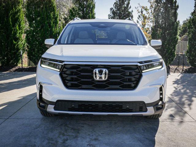 new 2025 Honda Pilot car, priced at $54,930