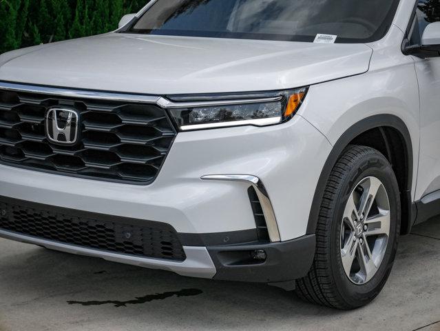 new 2025 Honda Pilot car, priced at $45,050