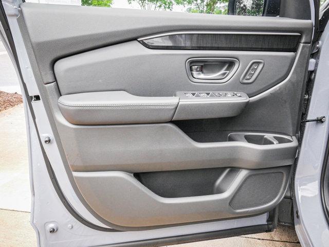 new 2025 Honda Pilot car, priced at $54,985