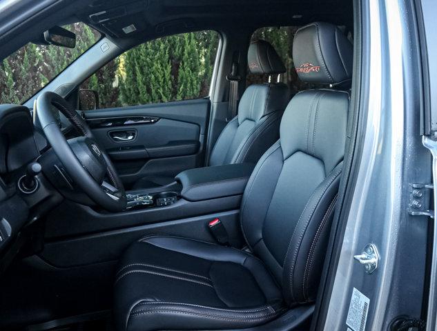 new 2025 Honda Pilot car, priced at $50,895