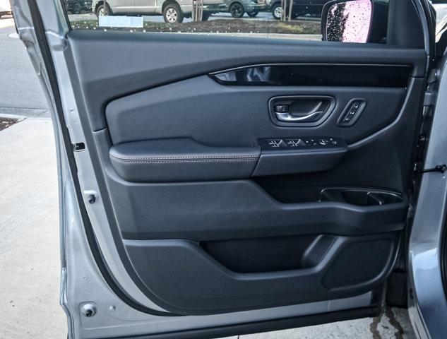 new 2025 Honda Pilot car, priced at $50,895