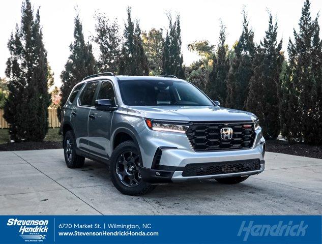 new 2025 Honda Pilot car, priced at $50,895