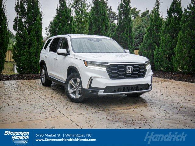 new 2025 Honda Pilot car, priced at $45,450