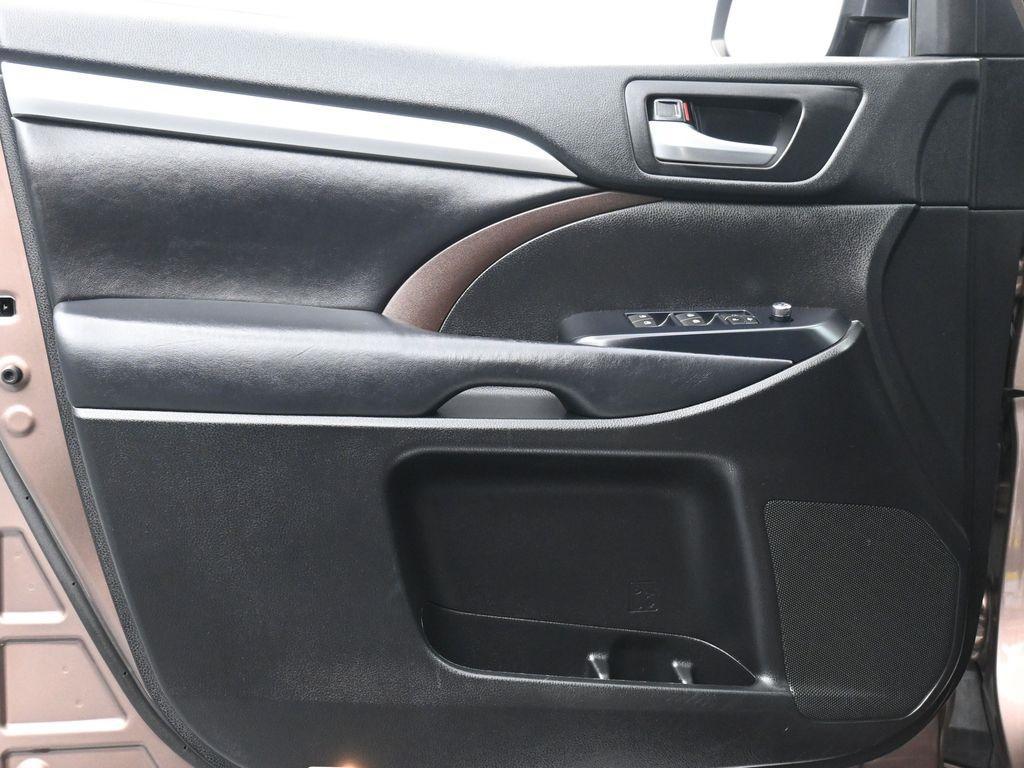 used 2018 Toyota Highlander car, priced at $20,289
