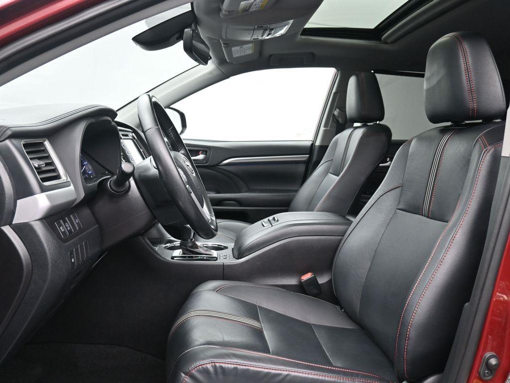 used 2019 Toyota Highlander car, priced at $25,289