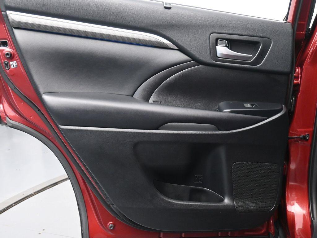 used 2019 Toyota Highlander car, priced at $25,289