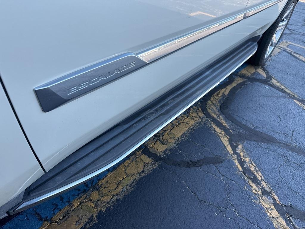 used 2015 Cadillac Escalade ESV car, priced at $23,895