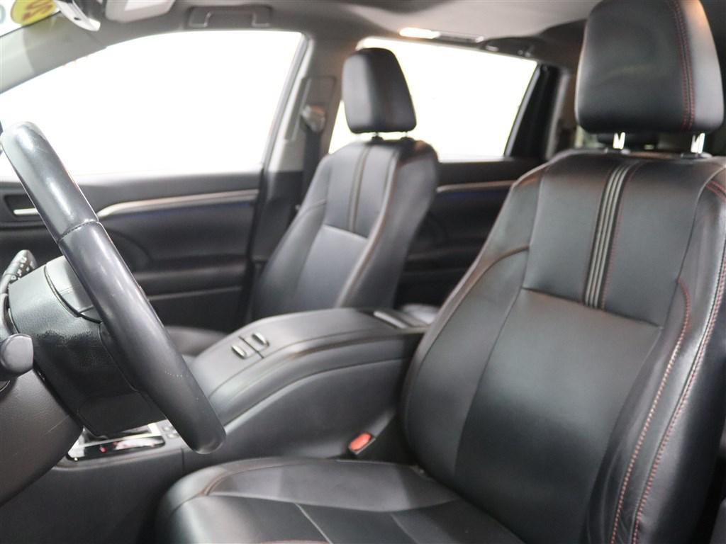 used 2019 Toyota Highlander car, priced at $18,885