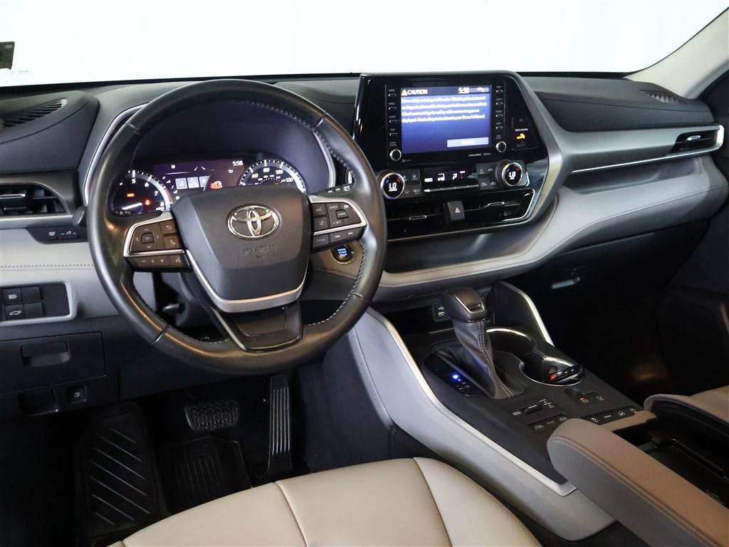 used 2022 Toyota Highlander car, priced at $28,785
