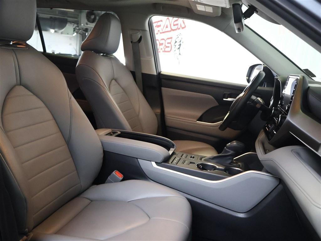 used 2022 Toyota Highlander car, priced at $28,785