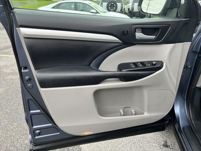 used 2015 Toyota Highlander car, priced at $17,388
